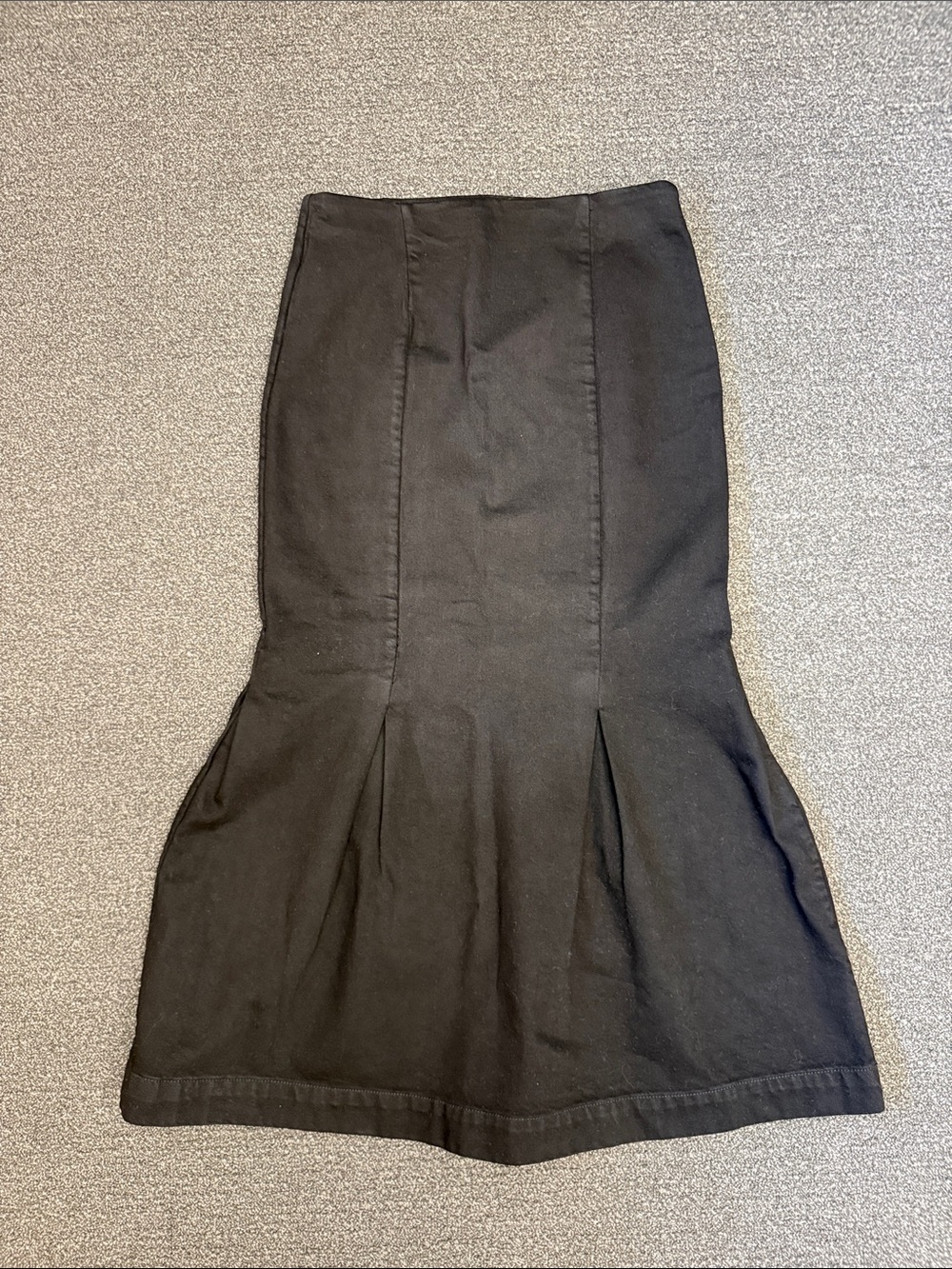 Khaite The Levine Denim Skirt in Black